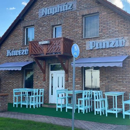 Bed and Breakfast Naphaz Panzio Тисафюред Экстерьер фото