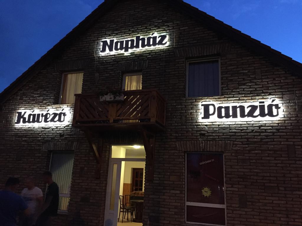 Bed and Breakfast Naphaz Panzio Тисафюред Экстерьер фото
