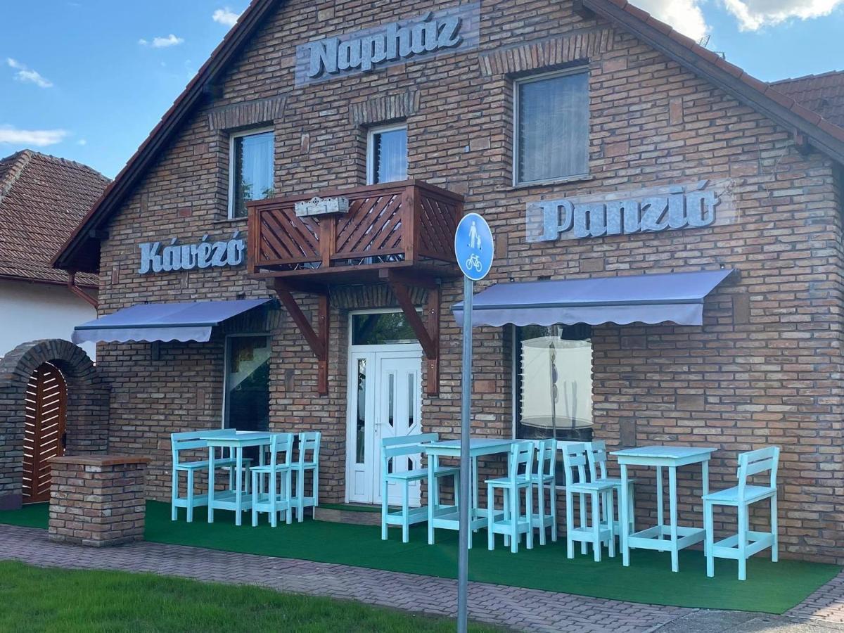 Bed and Breakfast Naphaz Panzio Тисафюред Экстерьер фото